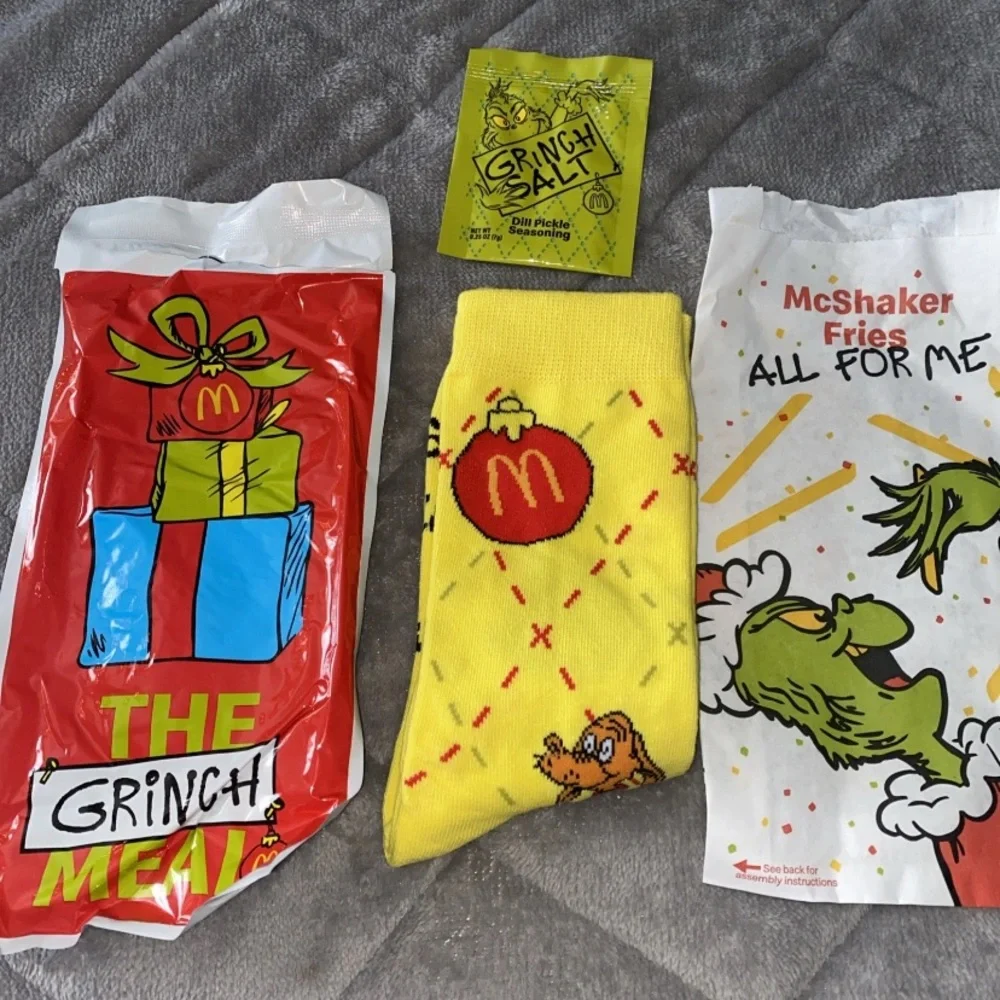 2025 McDONALD'S Grinch Christmas Adult Happy Meal Socks YELLOW‎